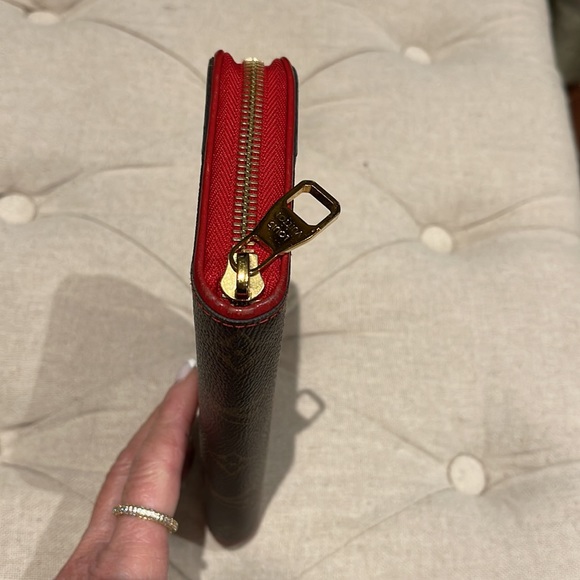 Louis Vuitton Zippy Retiro Wallet - Picture 6 of 17